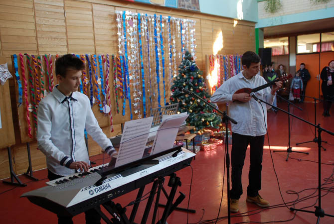 Ujévi  koncert a Zmaj iskolában 2015. december 23. képek